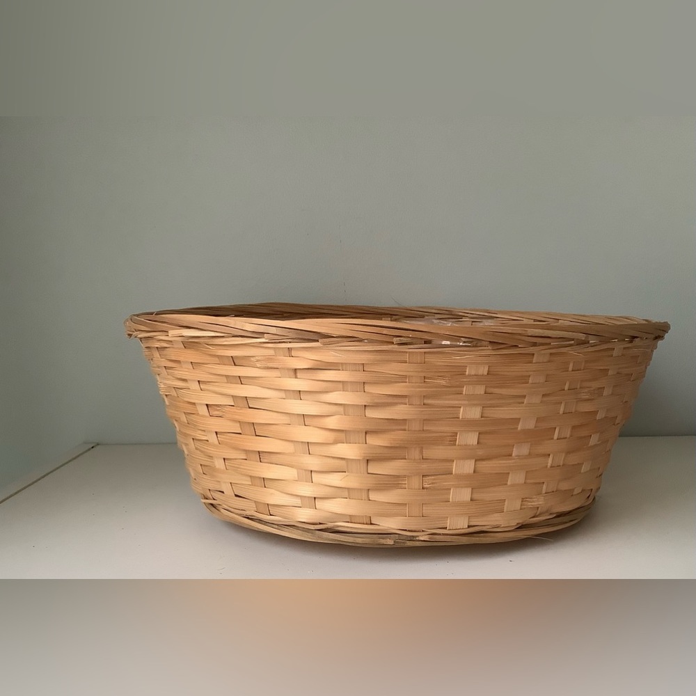 EUC vintage wicker basket